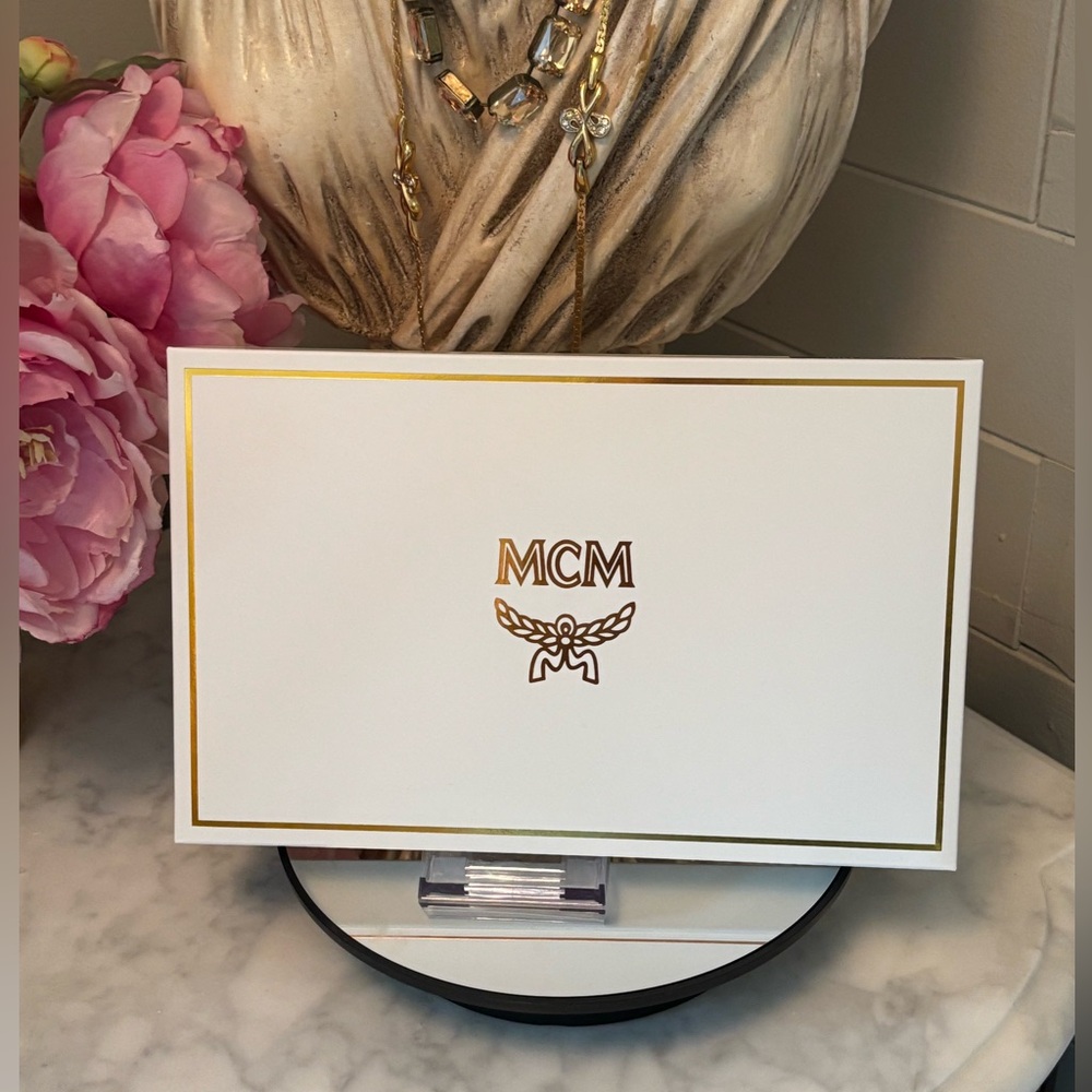 NIB MCM Women's snap envelope Clutch - Pink or Blue GWP - Picture 10 of 14